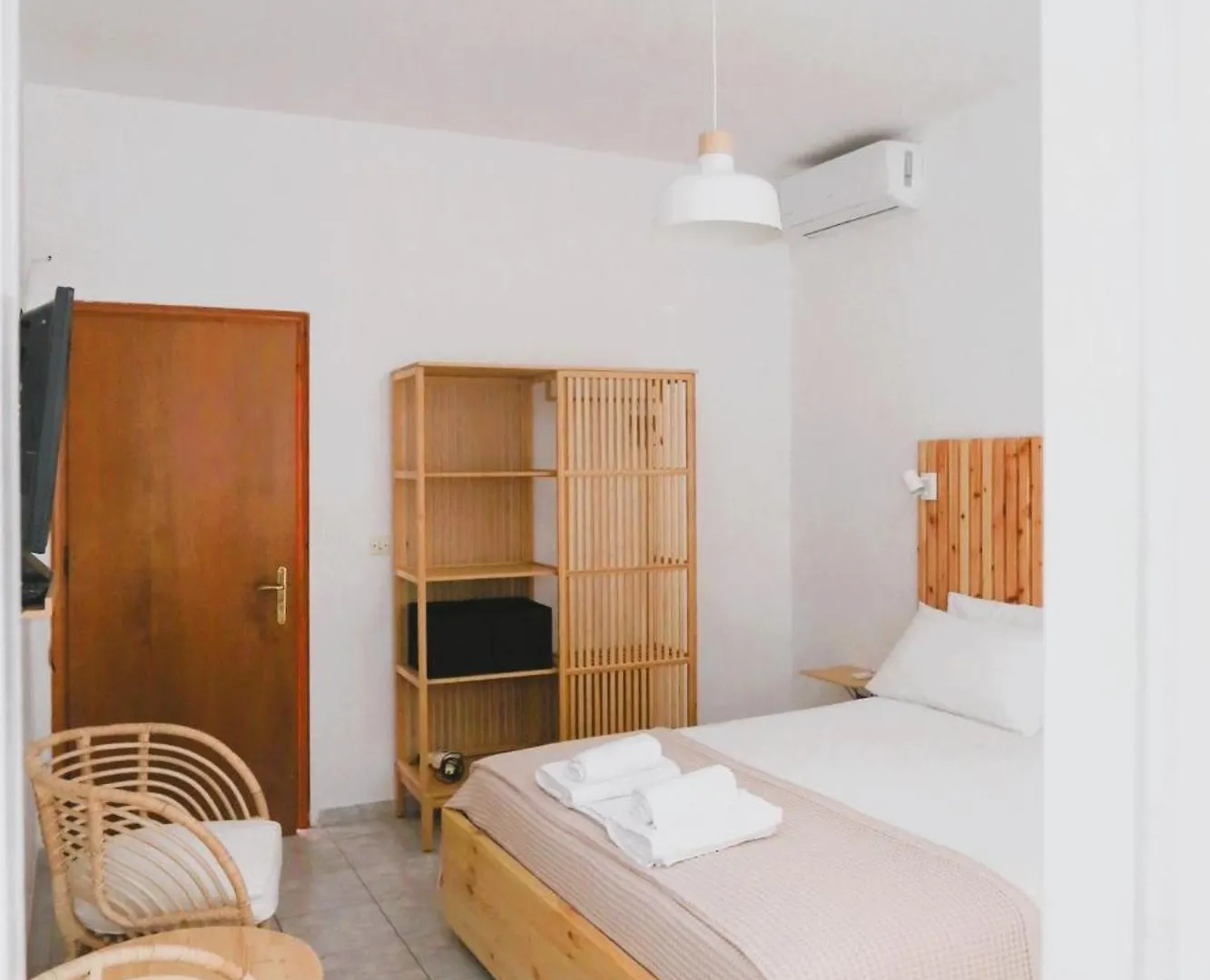 Nona'S Rooms Himarë Pensión