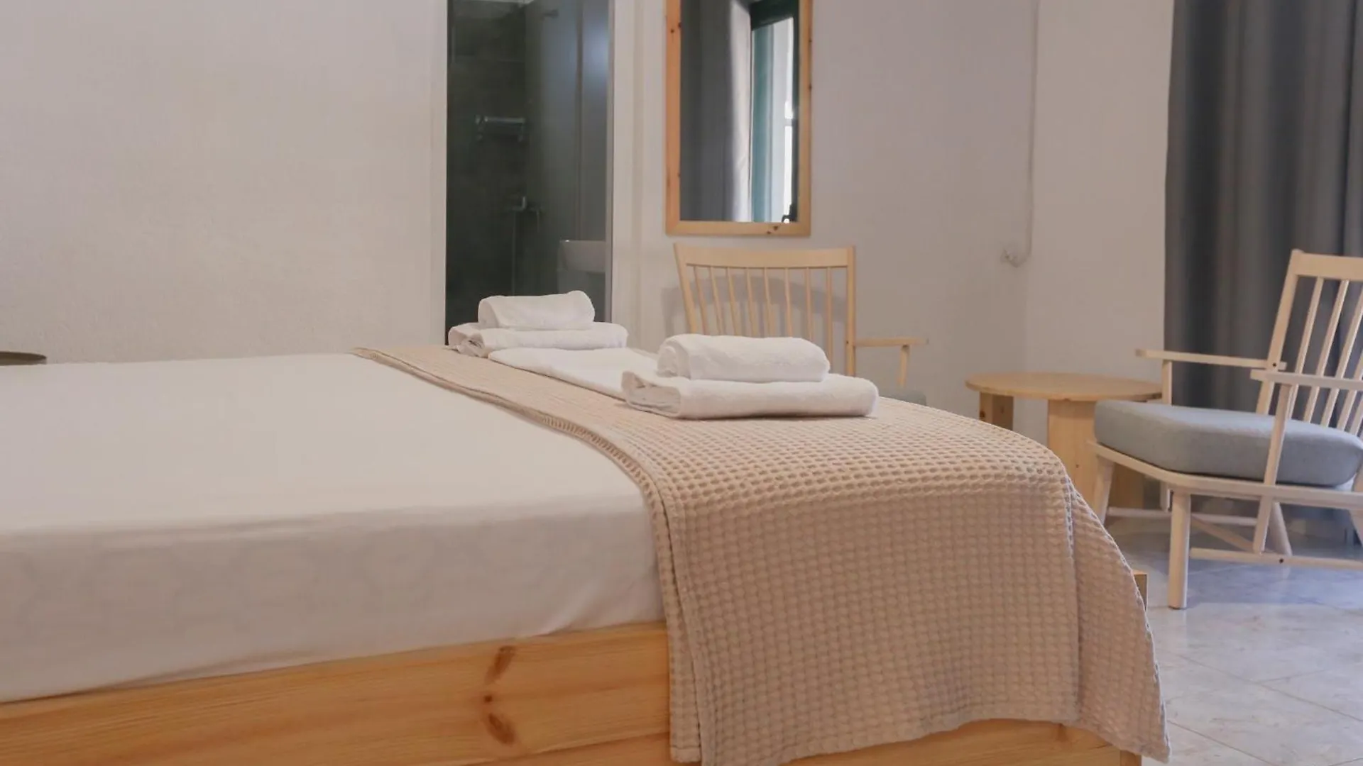 Nona'S Rooms Himarë Pensión